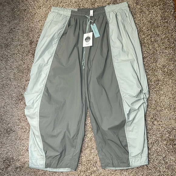 Anthropology +Daily Women’s Two Tone Green Elastic Waist Practice Pants - Picture 2 of 7